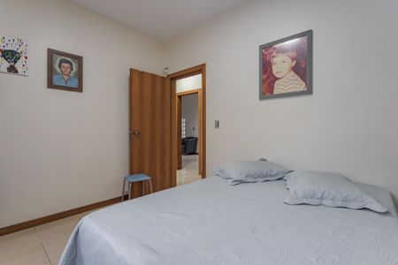 Casa à venda com 204m², 3 quartos e 4 vagas Casa à venda com 204m², 3 quartos e 4 vagasQuarto