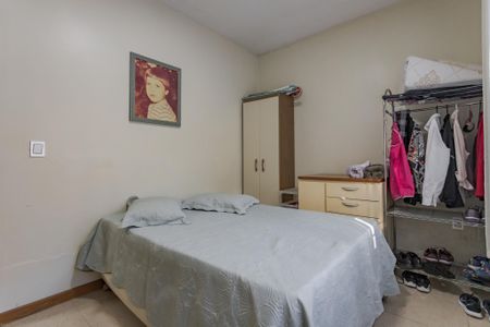 Casa à venda com 204m², 3 quartos e 4 vagas Casa à venda com 204m², 3 quartos e 4 vagasQuarto