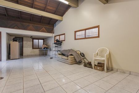 Casa à venda com 204m², 3 quartos e 4 vagas Casa à venda com 204m², 3 quartos e 4 vagasGaragem