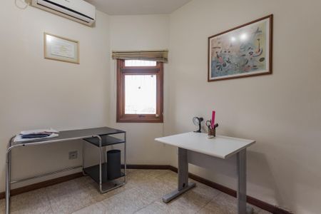 Casa à venda com 204m², 3 quartos e 4 vagas Casa à venda com 204m², 3 quartos e 4 vagasQuarto