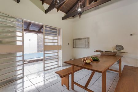 Casa à venda com 204m², 3 quartos e 4 vagas Casa à venda com 204m², 3 quartos e 4 vagasEspaço Gourmet
