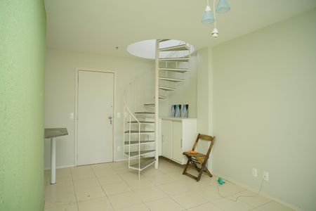 Sala de apartamento à venda com 1 quarto, 78m² em Camboinhas, Niterói
