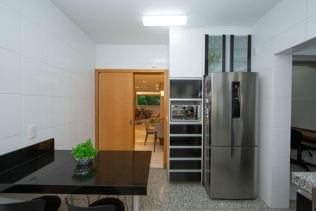 Apartamento à venda com 138m², 4 quartos e 3 vagas Apartamento à venda com 138m², 4 quartos e 3 vagasCOZINHA