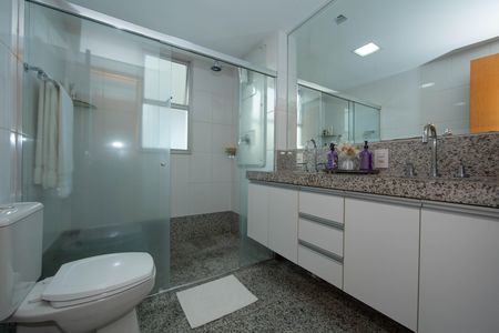 Apartamento à venda com 138m², 4 quartos e 3 vagas Apartamento à venda com 138m², 4 quartos e 3 vagasBANHEIRO1