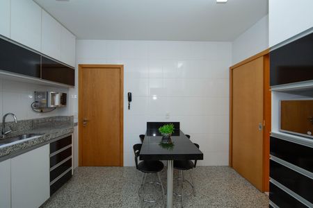 Apartamento à venda com 138m², 4 quartos e 3 vagas Apartamento à venda com 138m², 4 quartos e 3 vagasCOZINHA
