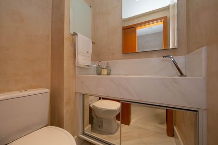 Apartamento à venda com 138m², 4 quartos e 3 vagas Apartamento à venda com 138m², 4 quartos e 3 vagasBANHEIRO4