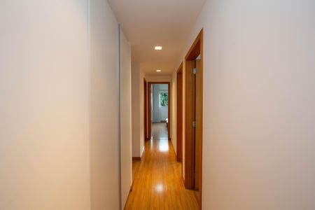 Apartamento à venda com 138m², 4 quartos e 3 vagas Apartamento à venda com 138m², 4 quartos e 3 vagasCORREDOR