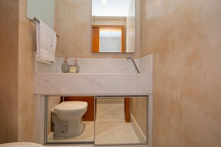 Apartamento à venda com 138m², 4 quartos e 3 vagas Apartamento à venda com 138m², 4 quartos e 3 vagasBANHEIRO4