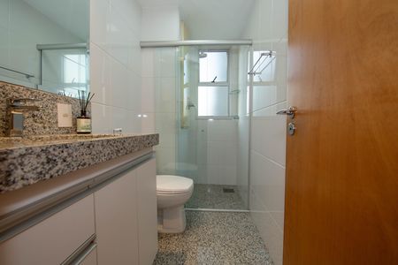 Apartamento à venda com 138m², 4 quartos e 3 vagas Apartamento à venda com 138m², 4 quartos e 3 vagasBANHEIRO2