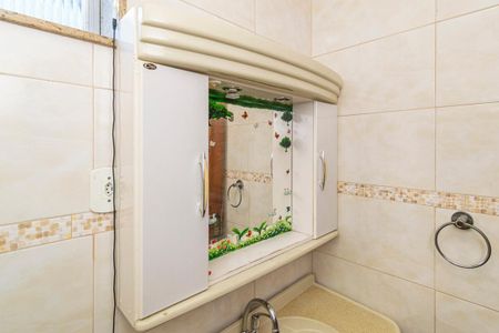 Banheiro de casa para alugar com 2 quartos, 112m² em Cordovil, Rio de Janeiro
