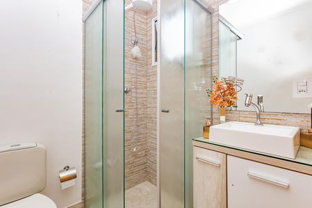 Apartamento à venda com 62m², 2 quartos e 1 vaga Apartamento à venda com 62m², 2 quartos e 1 vagaBanheiro da Suíte