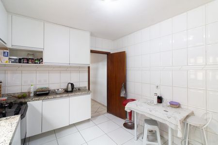 Casa à venda com 180m², 3 quartos e 2 vagas Casa à venda com 180m², 3 quartos e 2 vagasCozinha