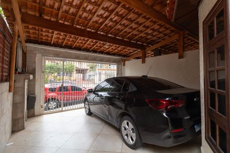 Garagem de casa à venda com 3 quartos, 180m² em Ferreira, São Paulo