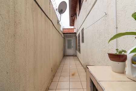 Casa à venda com 180m², 3 quartos e 2 vagas Casa à venda com 180m², 3 quartos e 2 vagasCorredor