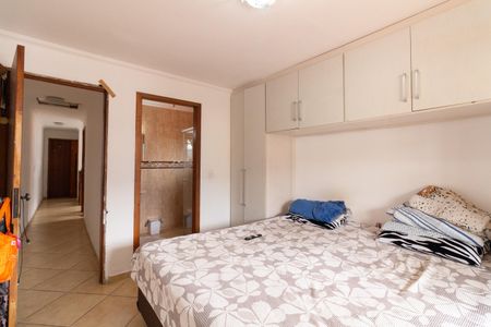 Casa à venda com 180m², 3 quartos e 2 vagas Casa à venda com 180m², 3 quartos e 2 vagasQuarto 2 - Suíte