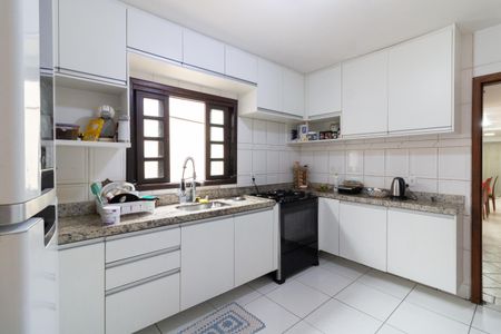 Cozinha de casa à venda com 3 quartos, 180m² em Ferreira, São Paulo
