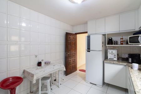 Casa à venda com 180m², 3 quartos e 2 vagas Casa à venda com 180m², 3 quartos e 2 vagasCozinha