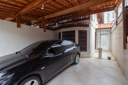 Garagem de casa à venda com 3 quartos, 180m² em Ferreira, São Paulo