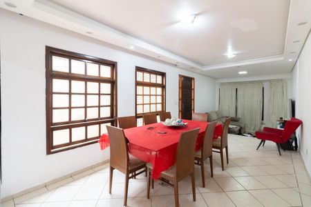 Sala de casa à venda com 3 quartos, 180m² em Ferreira, São Paulo