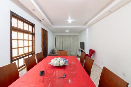 Sala de casa à venda com 3 quartos, 180m² em Ferreira, São Paulo
