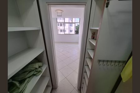 Apartamento para alugar com 89m², 2 quartos e 1 vaga Apartamento para alugar com 89m², 2 quartos e 1 vagaCloset da suíte