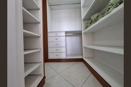 Apartamento para alugar com 89m², 2 quartos e 1 vaga Apartamento para alugar com 89m², 2 quartos e 1 vagaCloset da suíte