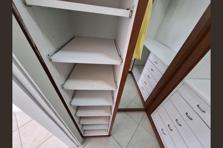 Apartamento para alugar com 89m², 2 quartos e 1 vaga Apartamento para alugar com 89m², 2 quartos e 1 vagaCloset da suíte