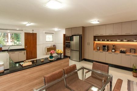 Casa para alugar com 470m², 4 quartos e 7 vagasCozinha