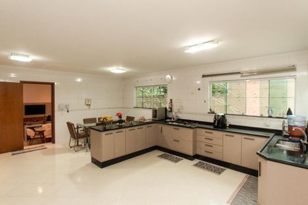 Casa para alugar com 470m², 4 quartos e 7 vagasCozinha