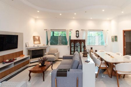 Casa para alugar com 470m², 4 quartos e 7 vagasSala