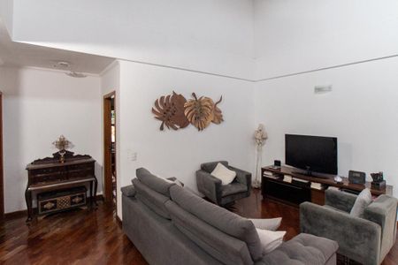 Casa para alugar com 470m², 4 quartos e 7 vagasSala de TV