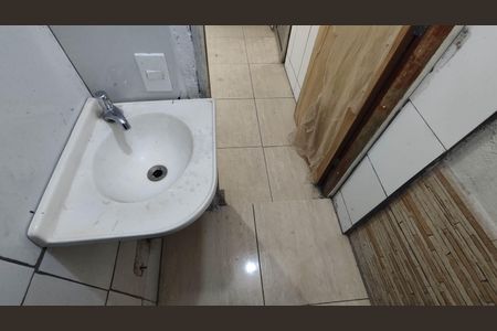 Banheiro de casa para alugar com 1 quarto, 35m² em Jardim Nova Poa, Poá