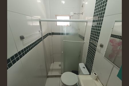 Banheiro de casa de condomínio para alugar com 2 quartos, 70m² em Jardim Independencia, São Gonçalo