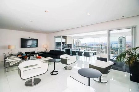 Apartamento à venda com 206m², 3 quartos e 3 vagas