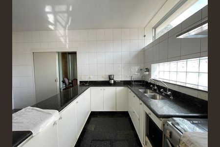 Cozinha de casa à venda com 4 quartos, 390m² em Vila Pirajussara, São Paulo