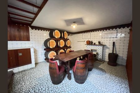 Porão/Adega de vinhos de casa à venda com 4 quartos, 390m² em Vila Pirajussara, São Paulo
