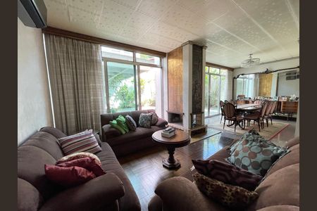 Sala de Estar de casa à venda com 4 quartos, 390m² em Vila Pirajussara, São Paulo