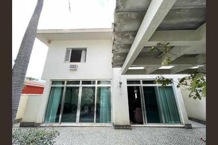 Quintal de casa à venda com 4 quartos, 390m² em Vila Pirajussara, São Paulo