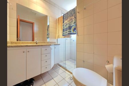 Apartamento à venda com 75m², 2 quartos e 1 vaga Apartamento à venda com 75m², 2 quartos e 1 vagaBanheiro Social