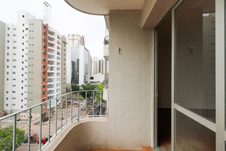 Apartamento para alugar com 125m², 3 quartos e 2 vagas Apartamento para alugar com 125m², 3 quartos e 2 vagasVaranda