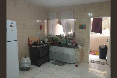 Casa à venda com 4 quartos, 203m² em Parque Peruche, São Paulo