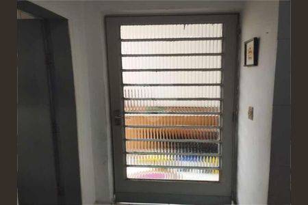 Casa à venda com 4 quartos, 203m² em Parque Peruche, São Paulo