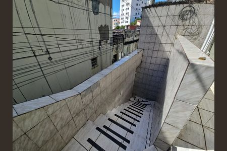Casa para alugar com 100m², 3 quartos e sem vaga Casa para alugar com 100m², 3 quartos e sem vagaEscada