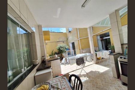 Casa à venda com 143m², 4 quartos e 2 vagas