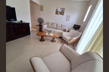 Casa à venda com 143m², 4 quartos e 2 vagas