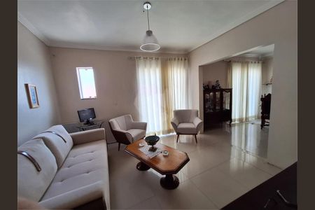 Casa à venda com 4 quartos, 143m² em Vila Romero, São Paulo