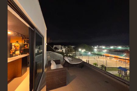 Casa de condomínio à venda com 450m², 4 quartos e 3 vagas Casa de condomínio à venda com 450m², 4 quartos e 3 vagasTerraço