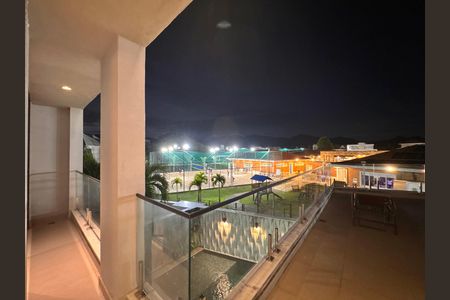Casa de condomínio à venda com 450m², 4 quartos e 3 vagas Casa de condomínio à venda com 450m², 4 quartos e 3 vagasSuíte 3 - Varanda
