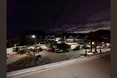 Casa de condomínio à venda com 450m², 4 quartos e 3 vagas Casa de condomínio à venda com 450m², 4 quartos e 3 vagasTerraço