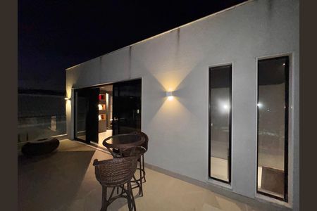 Casa de condomínio à venda com 450m², 4 quartos e 3 vagas Casa de condomínio à venda com 450m², 4 quartos e 3 vagasTerraço